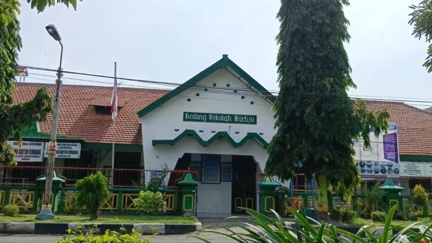 Di Balik Stigma, SMA Kartini Rembang Berupaya Bangkitkan Minat Lulusan