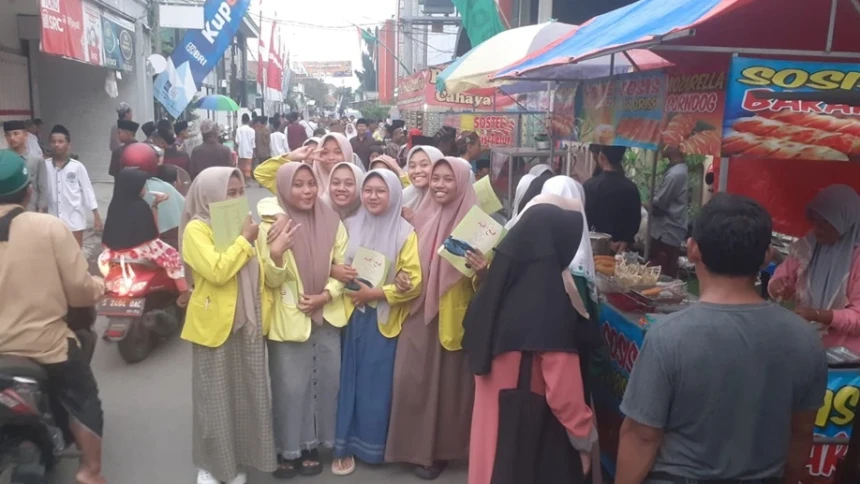 Berburu Takjil di Pasar Ramadhan Pesantren Bahrul Ulum Tambakberas Jombang