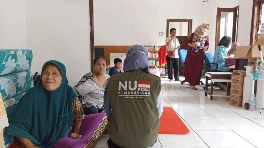 Jumat Berbagi LAZISNU Sasar Pengungsi Terdampak Banjir dan Longsor Bogor