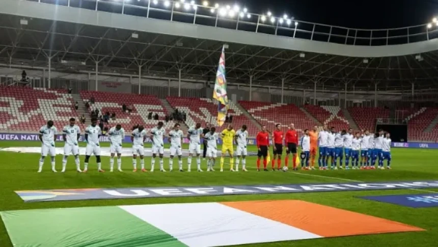 Hadapi Israel di UNL, Timnas Irlandia Kenakan Pita Hitam, Tundukkan Kepala, dan Tanpa Jabat Tangan