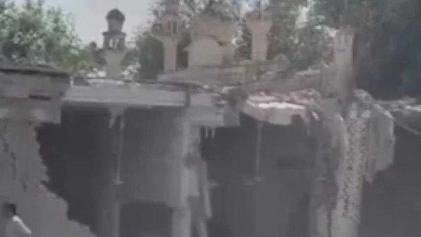 Bom Bunuh Diri Meledak di Masjid Kohat Pakistan, 21 Tewas saat Shalat Jumat