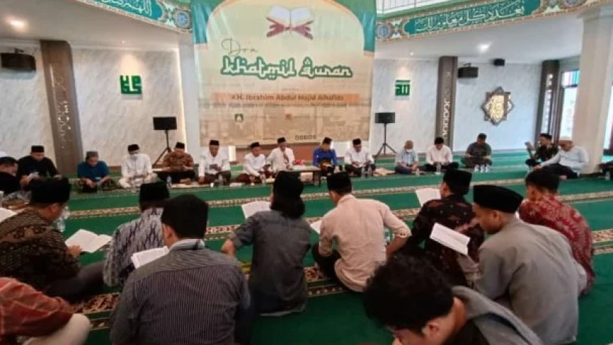 Uninus Bandung Rutinkan Kegiatan Khotmil Qur’an Berjamaah