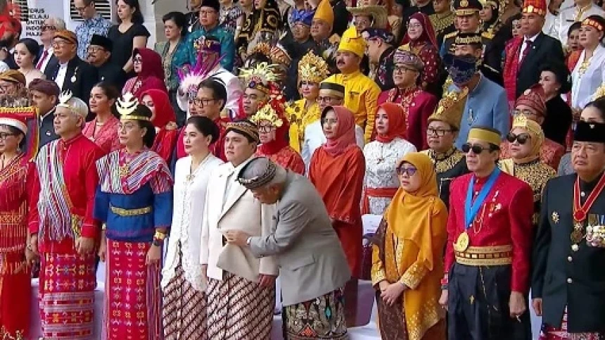 Momen Menarik HUT Ke-78 RI di Istana, Mulai Menteri yang Iseng sampai Sepatu Lepas  