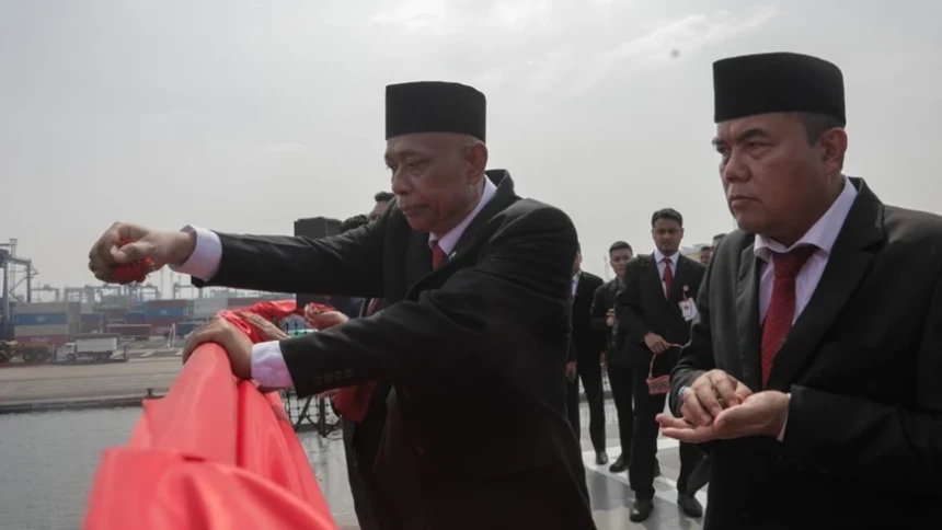 Peringati Hari Pahlawan, Wamensos Agus Hadiri Tabur Bunga di Perairan Teluk Jakarta