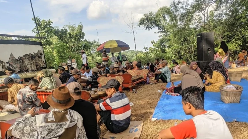 Potret Kerukunan Warga Kolong Bojonegoro, Pemuda Katolik Ikut Bangun Masjid