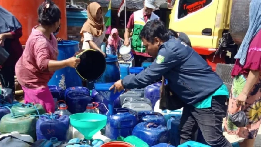 Terdampak Kekeringan, Warga Kawunganten Berterima Kasih atas Bantuan Air Bersih LAZISNU Cilacap