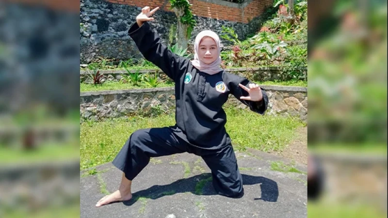Ghaitsa Zahra Shofa, Srikandi Pencak Silat Pagar Nusa Cianjur Ungkap Ciri  Wanita Tangguh | NU Online Jabar