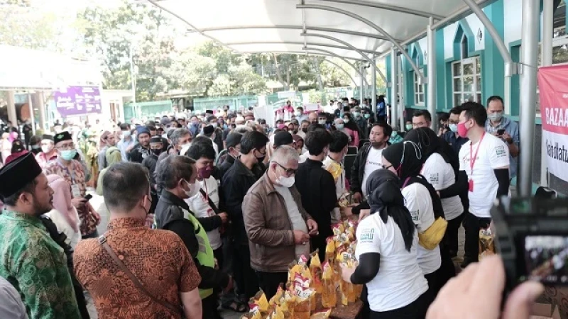 Rela Antre, Warga Kota Bandung Sambut Baik Bazar Minyak Goreng Ramadhan PWNU Jabar Bersama Sinar Mas