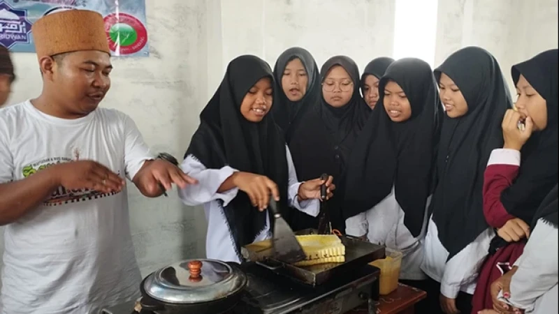 Ponpes At-tamur Bandung Beri Pelatihan Wirausaha Martabak & Roti Bakar Bagi Santri 