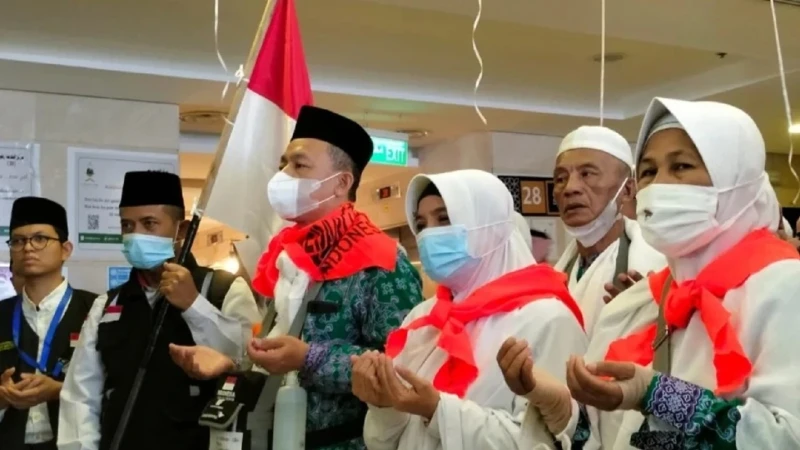 Lepas Kepulangan ke Tanah Air, 3 Pesan Wamenag untuk Jamaah Haji Rombongan Pertama