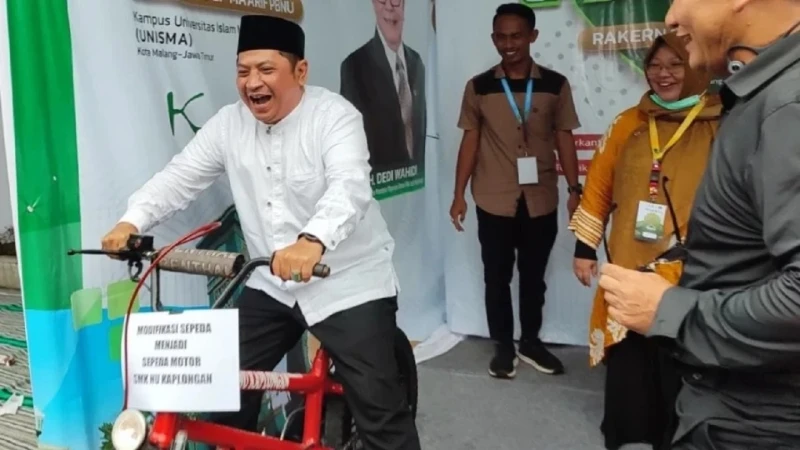 Ketua LP Ma'arif PBNU Jajal Motor Modifikasi dari Sepeda Karya SMK NU Kaplongan Indramayu