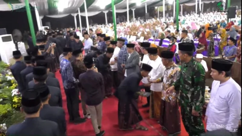 Sebanyak 537 Khatimin Al-Quran dan Juz Amma Warnai Peringatan Haul ke-33 KH Aqil Siroj di Ponpes KHAS Kempek Cirebon
