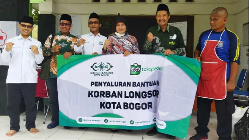 Kunjungi Korban Banjir dan Longsor, LAZISNU PBNU dan LAZISNU PCNU Kota Bogor Salurkan 500 Nasi Kotak
