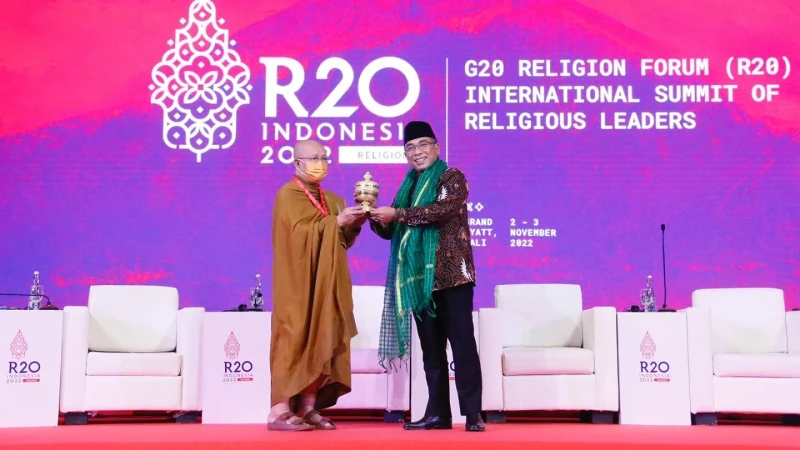 Gus Yahya Terima Penghargaan dari India dan Kamboja atas Inisiasinya Menggelar Forum R20