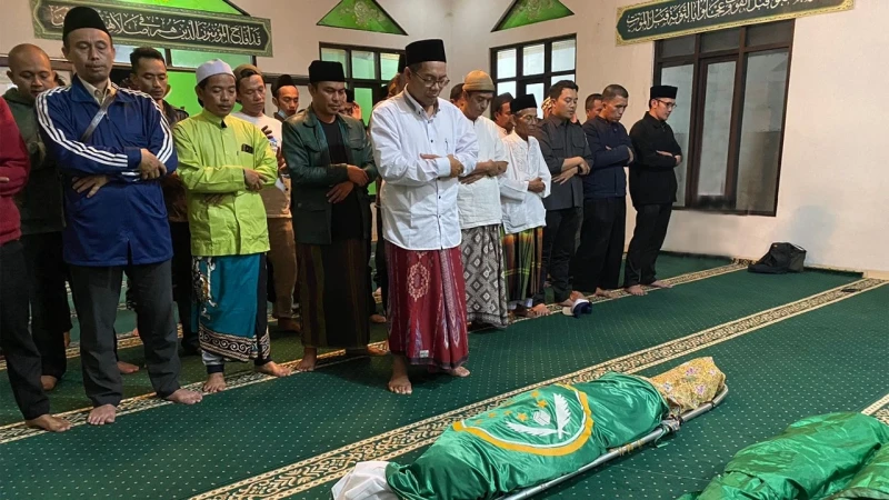 Tinjau Lokasi Gempa di Cianjur, Ketua PWNU Jabar Doakan Jenazah Husnul Khotimah