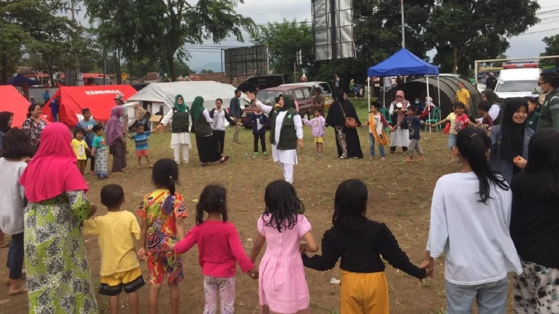 Tim LKKNU Jabar Berikan Trauma Healing kepada Anak-Anak Korban Gempa di Cianjur 