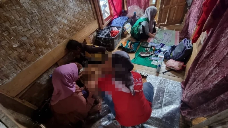 Dokter LKNU Bantu Proses Persalinan Korban Gempa di Cianjur