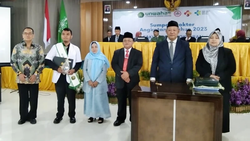 Unwahas Semarang Ambil Sumpah Dokter Baru Tahun 2023