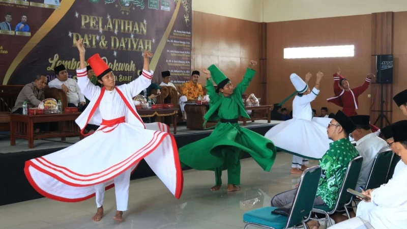 Tarian Sufi Ponpes Manbaul Falah Semarakkan Pelatihan Dai-Daiyah LDNU Jabar