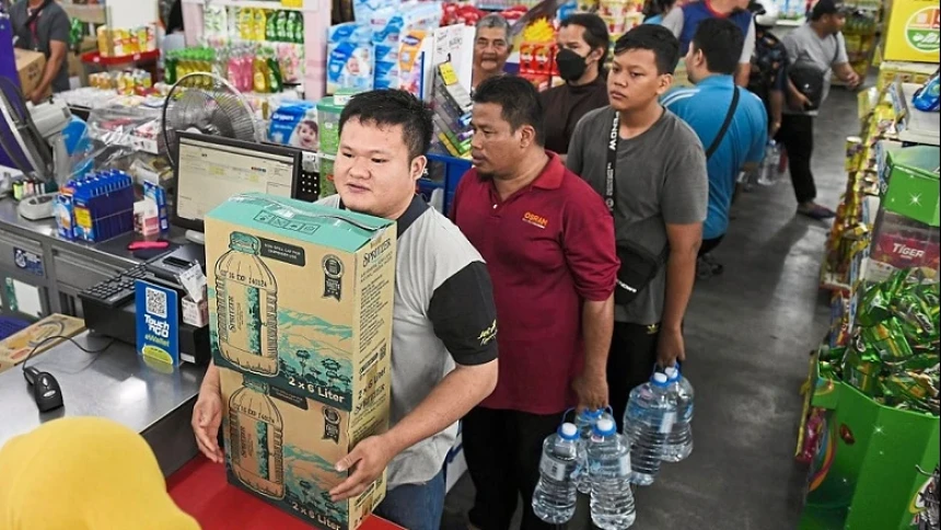 Panic Buying Air Kemasan di Malaysia, WNI Ini Habiskan Rp170 Ribu untuk Kebutuhan MCK