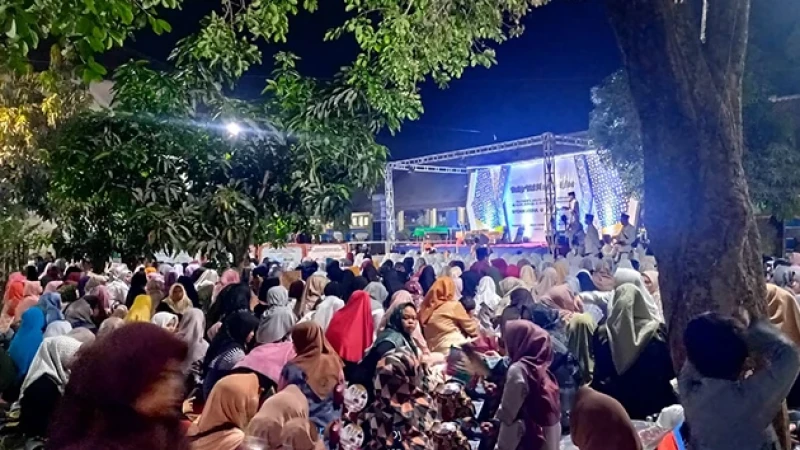 Ribuan Jemaah Hadiri Maulid Nabi Muhammad SAW dan Dzikir Manakib Pondok Pesantren Al Ma’rifah Kubro Gempol Cirebon