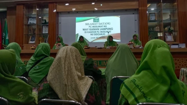 Berharap Istiqamah Ngabdi di NU, Muslimat Way Kanan Lampung Ziarah Wali Songo dan Studi Banding ke Sidoarjo