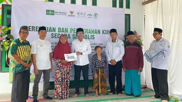 NU Care-LAZISNU Blitar Resmikan Program Bedah Rumah Dhuafa