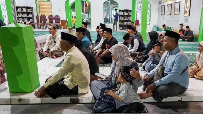 Ajak Anak Ziarah ke Makam Mbah Wahab Hasbullah, Nurul Kenalkan Sejarah Perjuangan Ulama NU