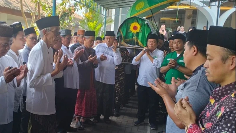 KH Muhammad Adnan DIkenal Dekat dengan Masyarakat dan Generasi Muda