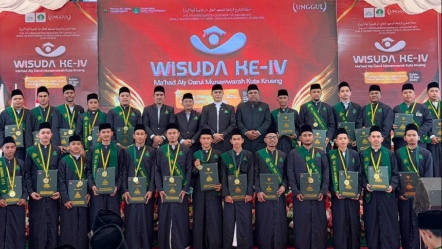 Jadi Awal Pengabdian, 412 Santri Mahad Aly Darul Munawwarah Kuta Krueng Pidie Jaya Diwisuda