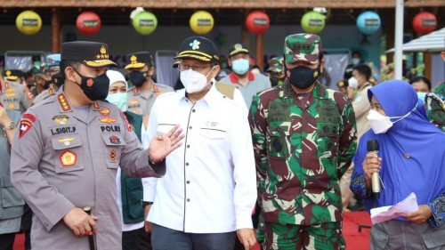 Panglima TNI, Kapolri, dan Menkes Pantau Vaksinasi di Madiun