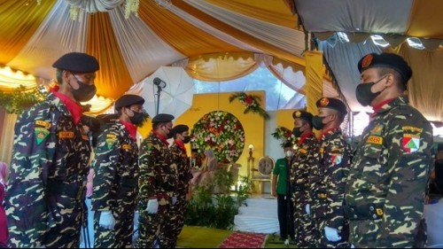 Upacara Hastapora Warnai Pernikahan Anggota Banser di Nganjuk