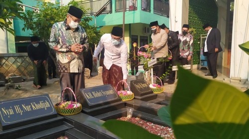 Jelang Muktamar, Kiai Said Aqil Ziarah ke Makam Pendiri NU