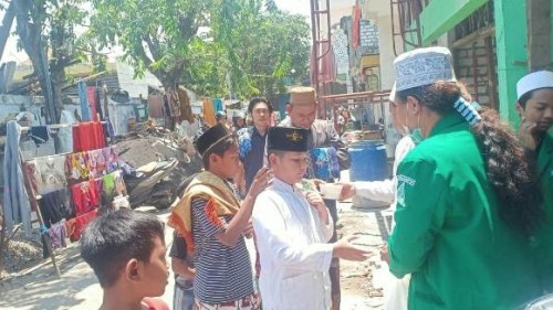 Sambut Maulid Nabi Muhammad, Ansor di Surabaya Berbagi Nasi