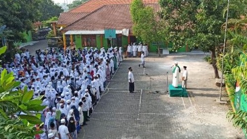 Meriahnya Apel Hari Santri Madrasah NU di Pasuruan