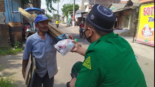Sarapan Pagi Gratis buat Warga dari Ansor di Surabaya