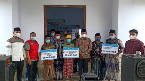 Bupati Bangkalan Kembali Serahkan Bantuan Rehab RTLH