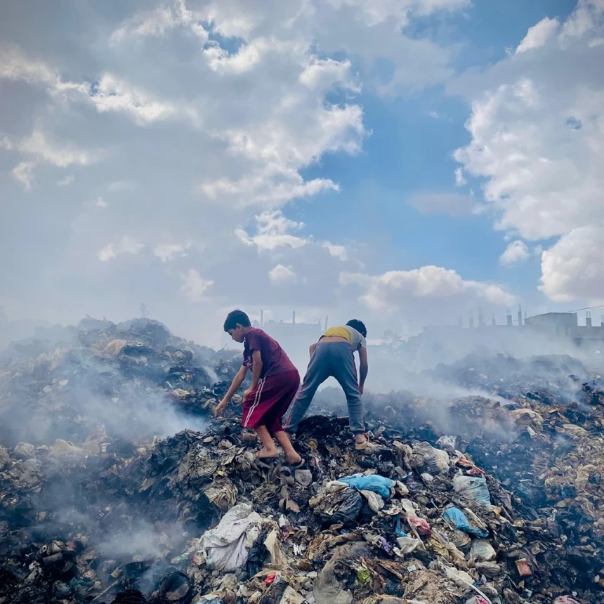 330 Ribu Ton Sampah Menumpuk di Gaza Jadi Ancaman Besar bagi Kesehatan Warga Palestina