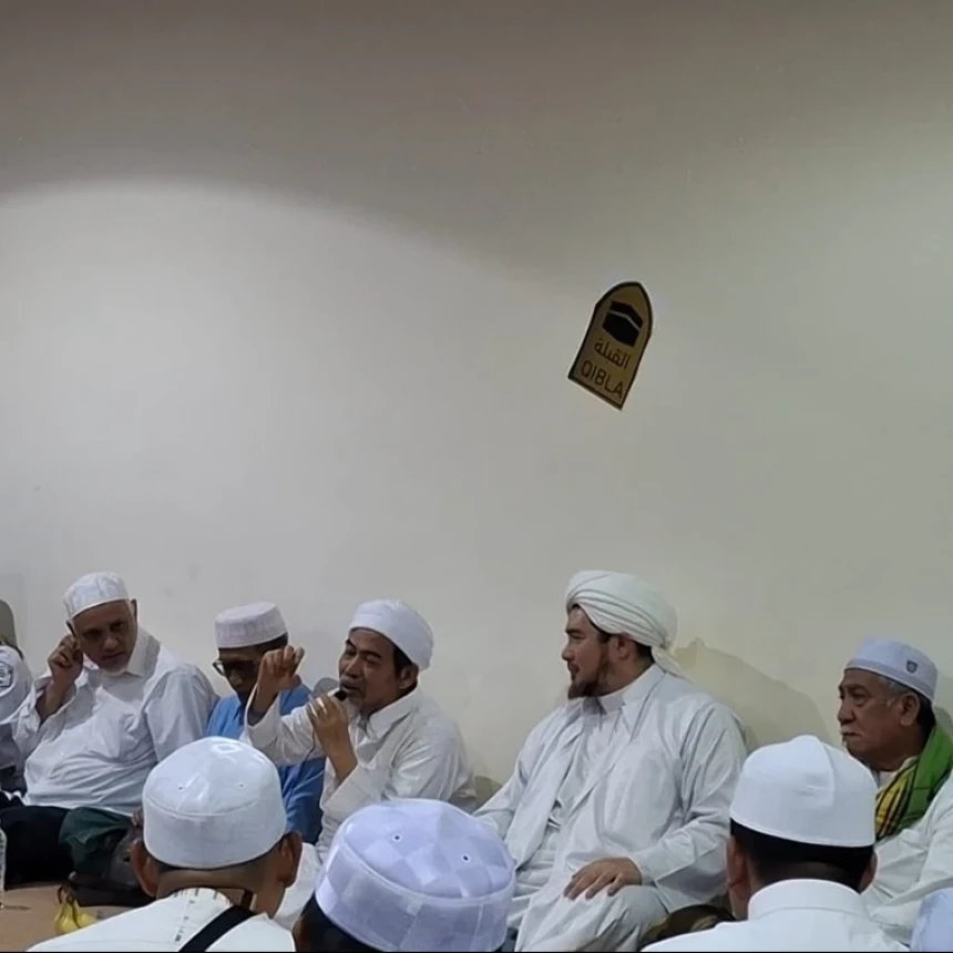 Jamaah Haji 2024 Peringati Haul Ke-5 Mbah Maimoen Zubair di Makkah