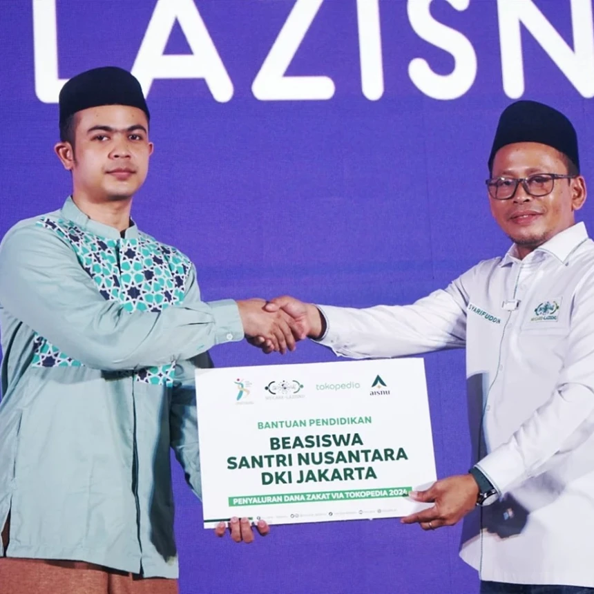 NU Care-LAZISNU Salurkan Beasiswa untuk Santri pada Kopdarnas 7 AIS Nusantara