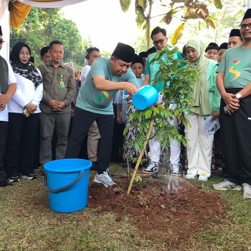 Hari Santri 2024, Gerakan Penanaman Pohon Dilakukan untuk 41 Ribu Pesantren se-Indonesia