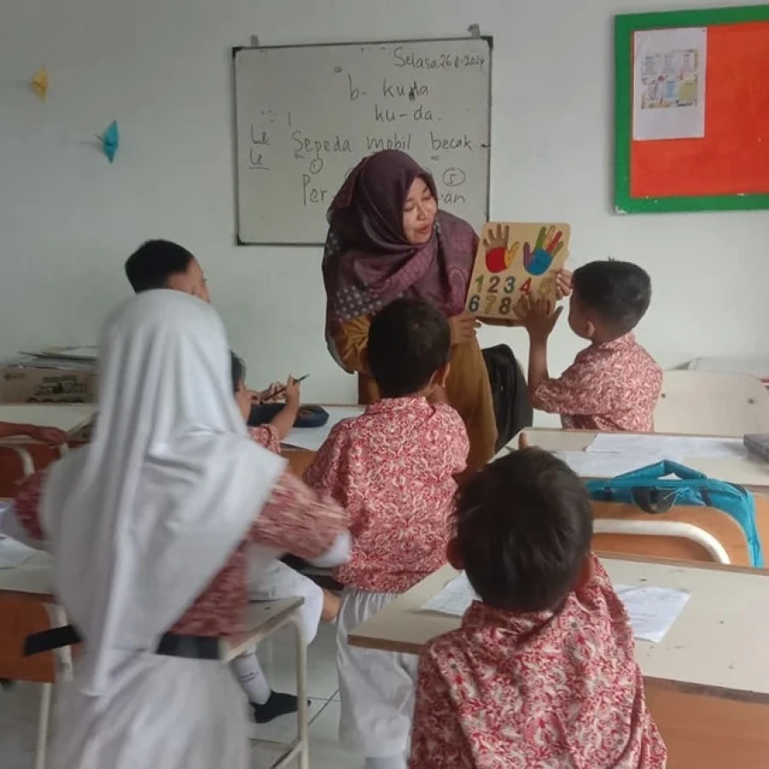 Latifah Arifiana, Guru Sekolah Inklusi di Surabaya yang Terus Tumbuhkan Potensi Anak Autis