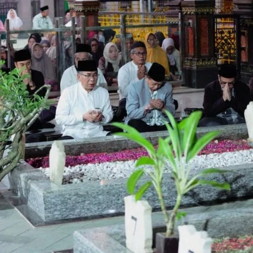 Usai Silaturahmi ke Lirboyo, Gus Yahya Ziarah ke Tebuireng dan Denanyar
