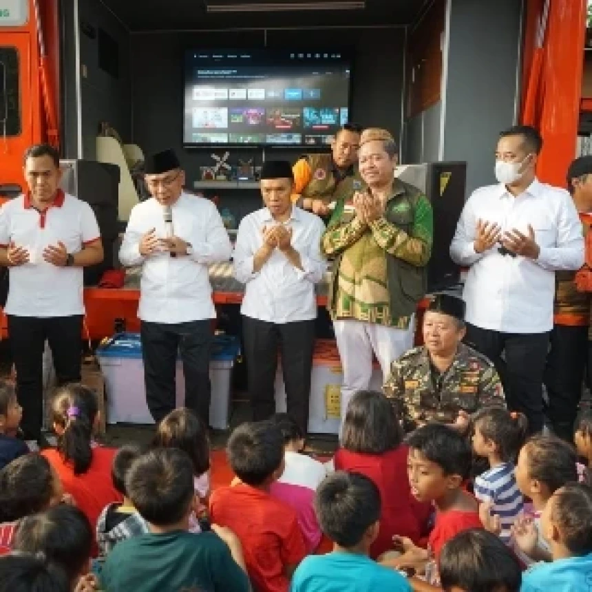 Kunjungi Korban Kebakaran Manggarai, Ketum PBNU Minta Pemerintah Sediakan Tempat Tinggal Layak