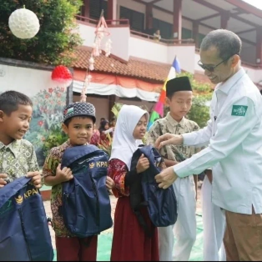 NU Care-LAZISNU Bersama KPAI Bagikan Peralatan Sekolah dan Edukasi Anak di Jakarta Selatan