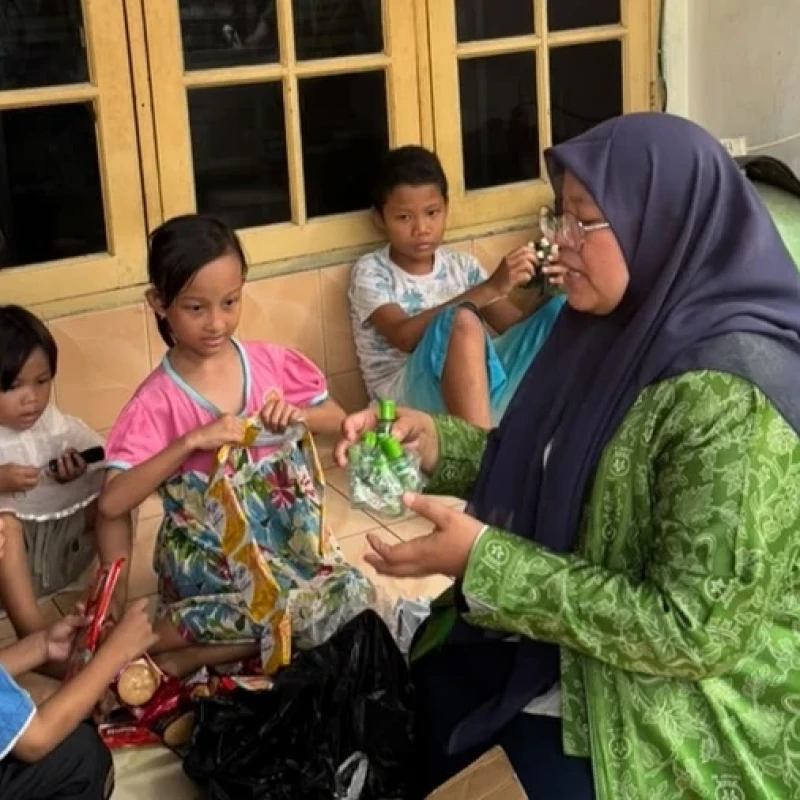 Fatayat NU Jakpus Salurkan Bantuan Kebutuhan Keseharian untuk Korban Kebakaran