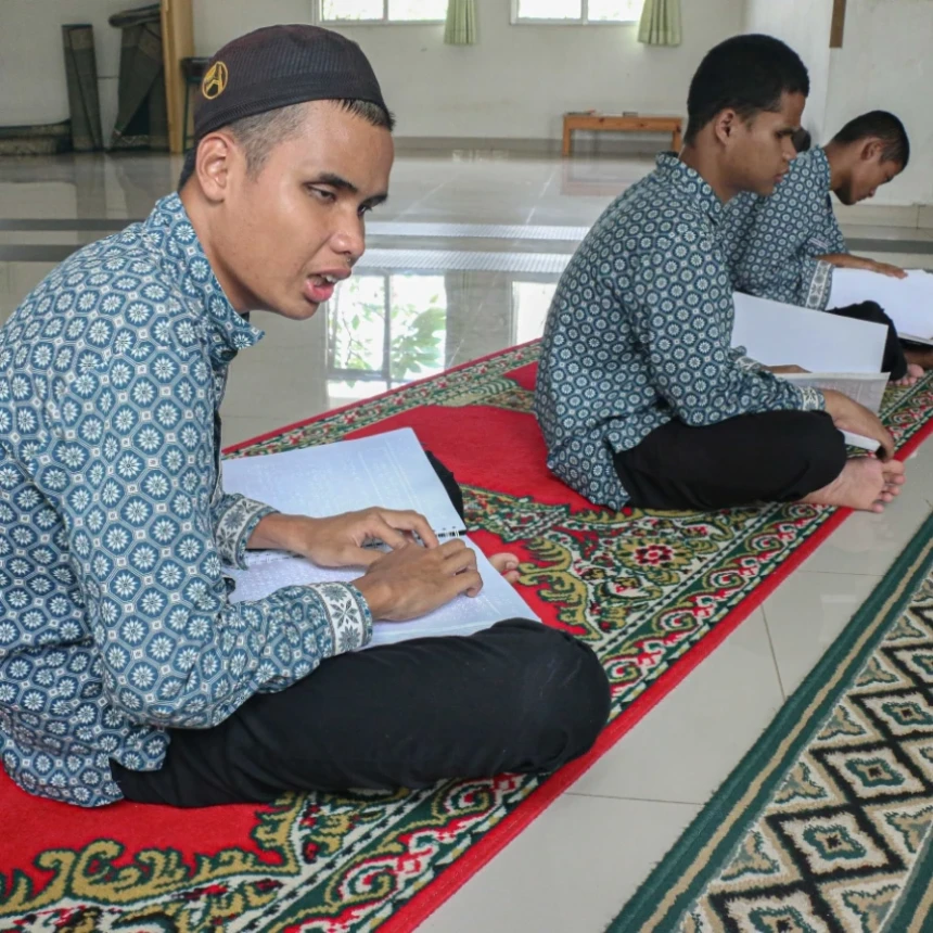 Pesantren Tunanetra Raudlatul Makfufin Cerahkan 'Pandangan' Difabel Netra