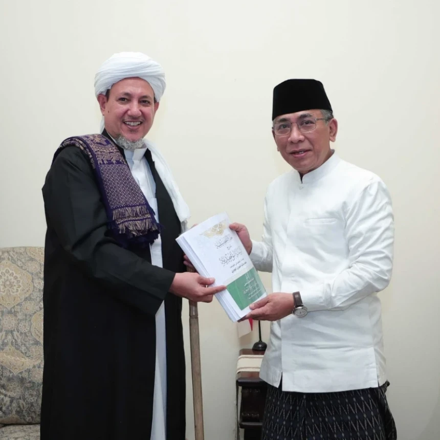 Temui Ketum PBNU, Syekh Yasir Al-Adni Hadiahkan Syarah atas Kitab Teologi karya Hadratussyekh