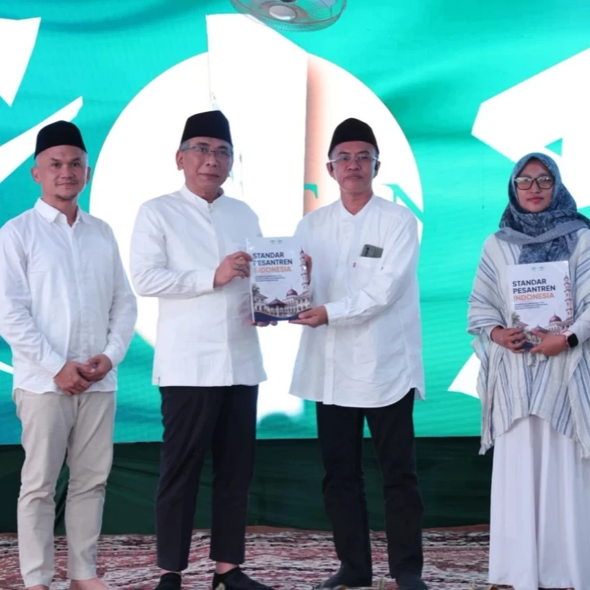 Buku Standar Pesantren Indonesia Dorong Transformasi Tanpa Kehilangan Jati Diri