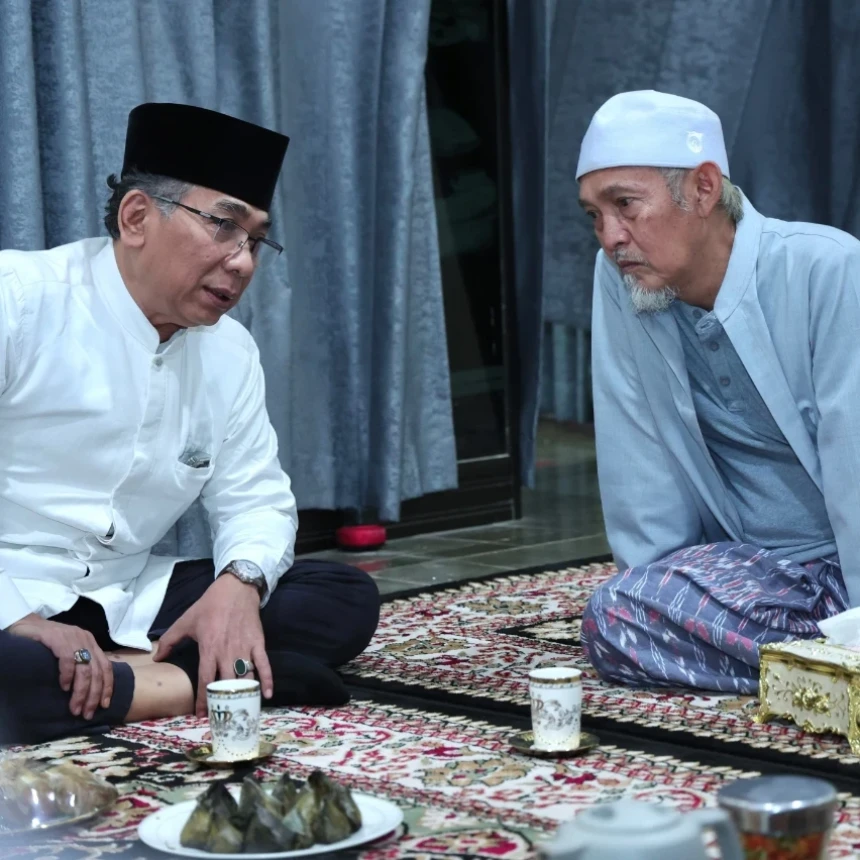 Terima Kunjungan Gus Yahya, Kiai Kafabih Lirboyo Sampaikan Pesantren Harus Turun Tangan agar NU Lebih Baik